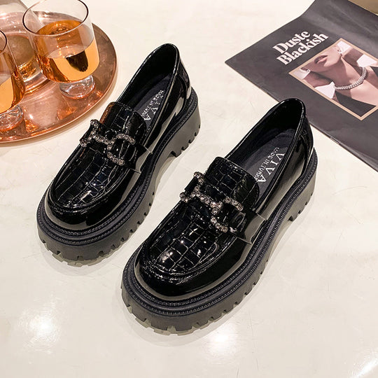 Damen Loafers mit modischer Krokodilprägung und dekorativem Schmuck-Riemen EB