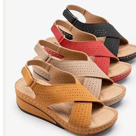 Damen Wedge-Sandalen mit durchbrochenem Design und verstellbarem Riemen EB