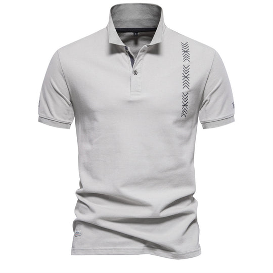 Herren nan legeres Polo mit kurzer Knopfleiste, gesticktem Pfeilmotiv-Panel und Stehkragen EB