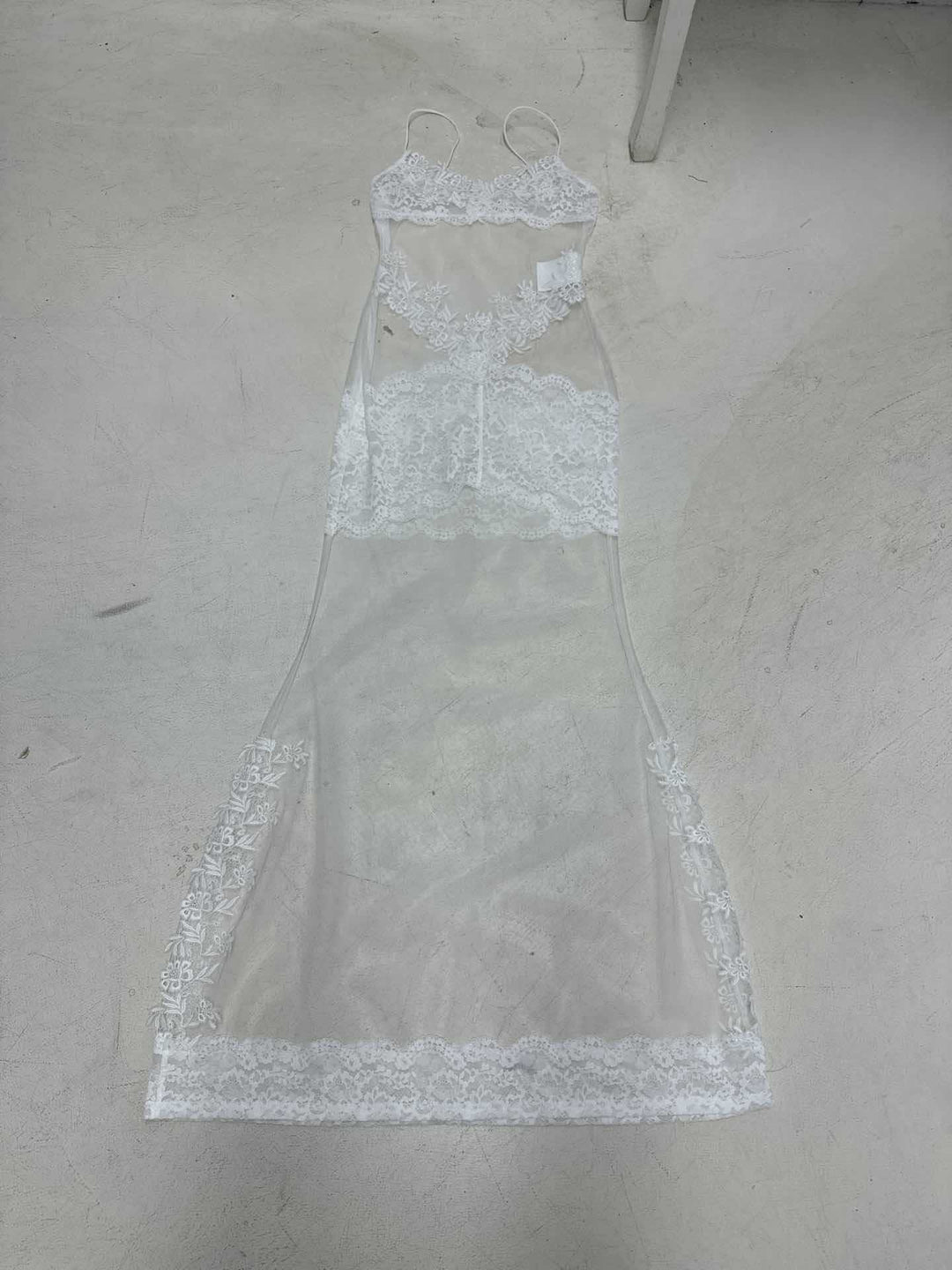 Damen Elegantes transparentes Spitzen-Nachtkleid mit verführerischen Akzenten EB