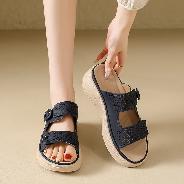 Damen Bequeme und modische Riemensandalen mit perforierten Details EB