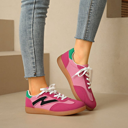 Damen Retro‑Sneaker mit Gumsohle, Kontraststreifen und gepolstertem Komfortfußbett EB