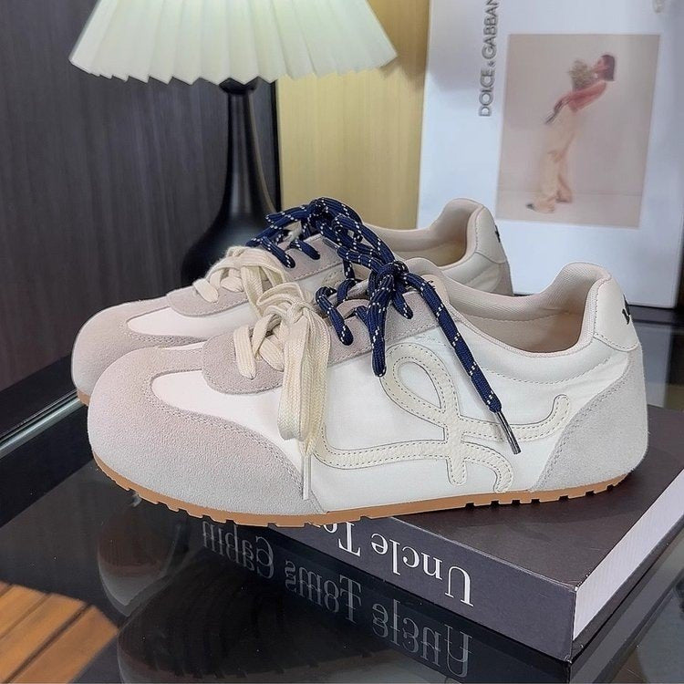 Damen Sportliche und bequeme Sneaker mit auffälligem Schnürsystem EB