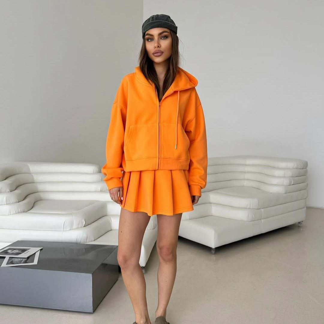 Damen Kurzzip-Kapuzenjacke mit plissiertem Minirock-Lounge-Set Eichborn Berlin