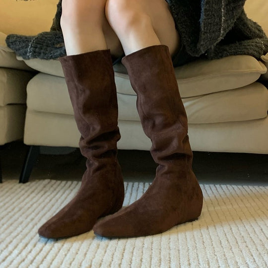 Damen Stiefel mit modischer Raffung und spitz zulaufender Zehenpartie EB