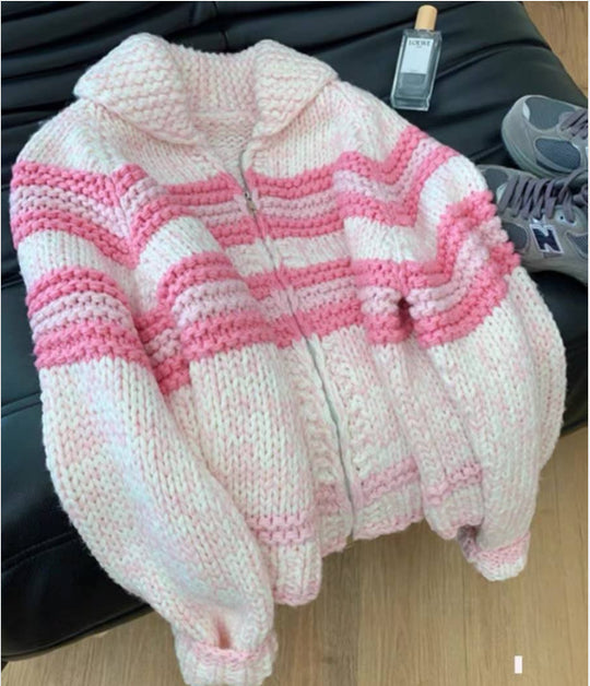 Damen Strickjacke mit breiten Streifen und hochwertigem Reißverschluss EB