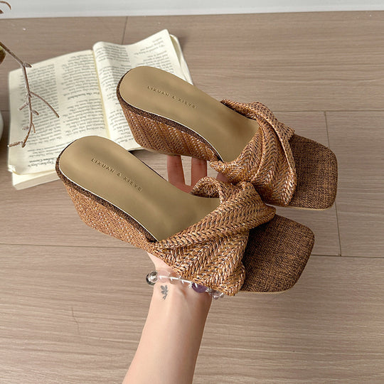 Damen Elegante und komfortable Wedgesandalen mit modischem Knöchelriemen EB