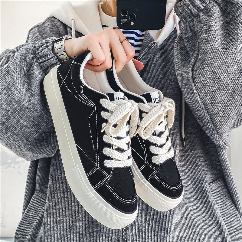 Unisex Low-Top Canvas-Sneaker mit verstärkten Nähten, gepolstertem Komfortkragen und vulkanisierter Gummisohle EB