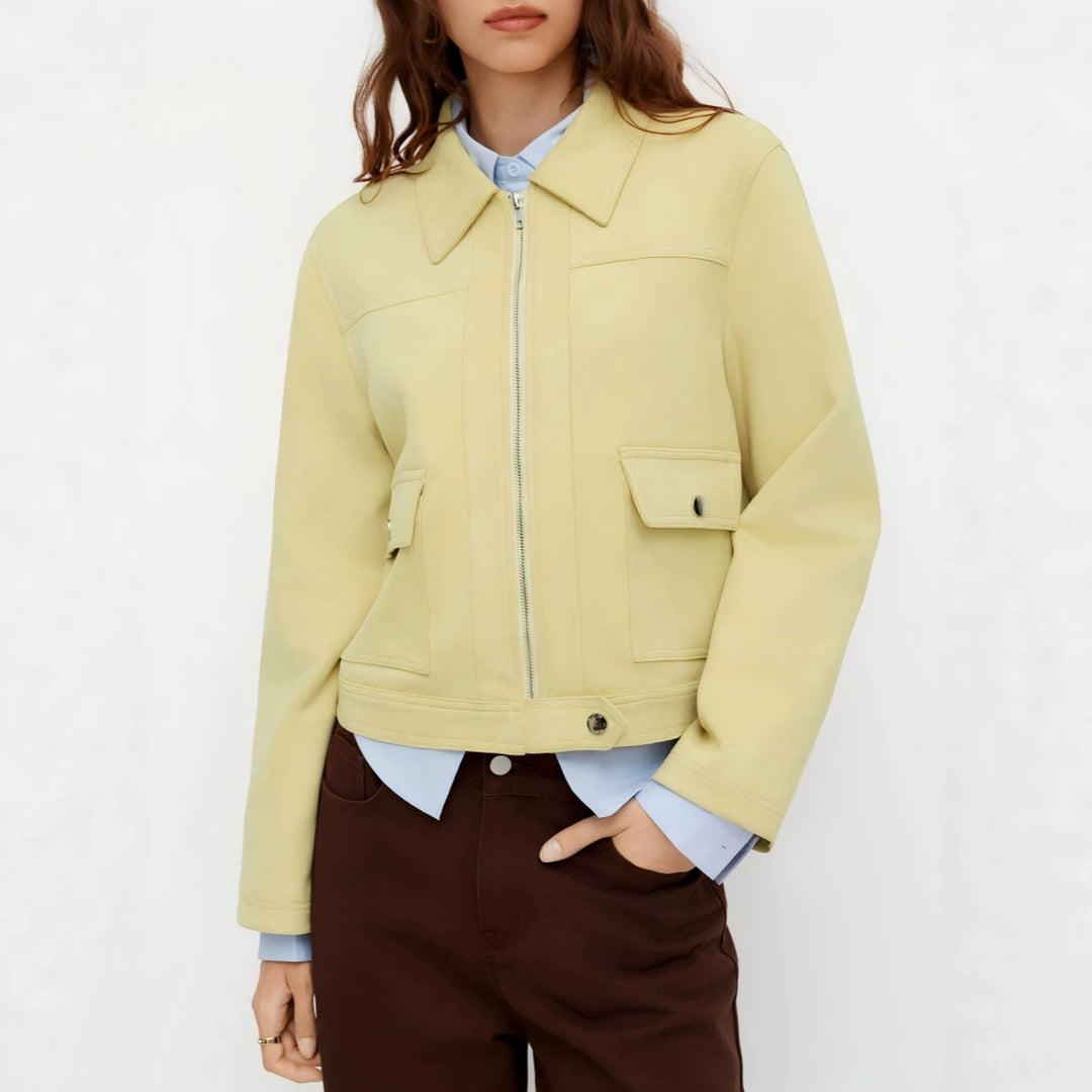 Damen Kurzjacke mit Reißverschluss, Hemdkragen und Pattentaschen EB