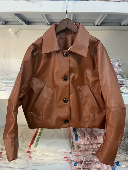 Damen Kunstlederjacke mit modernen Knopfdetails EB
