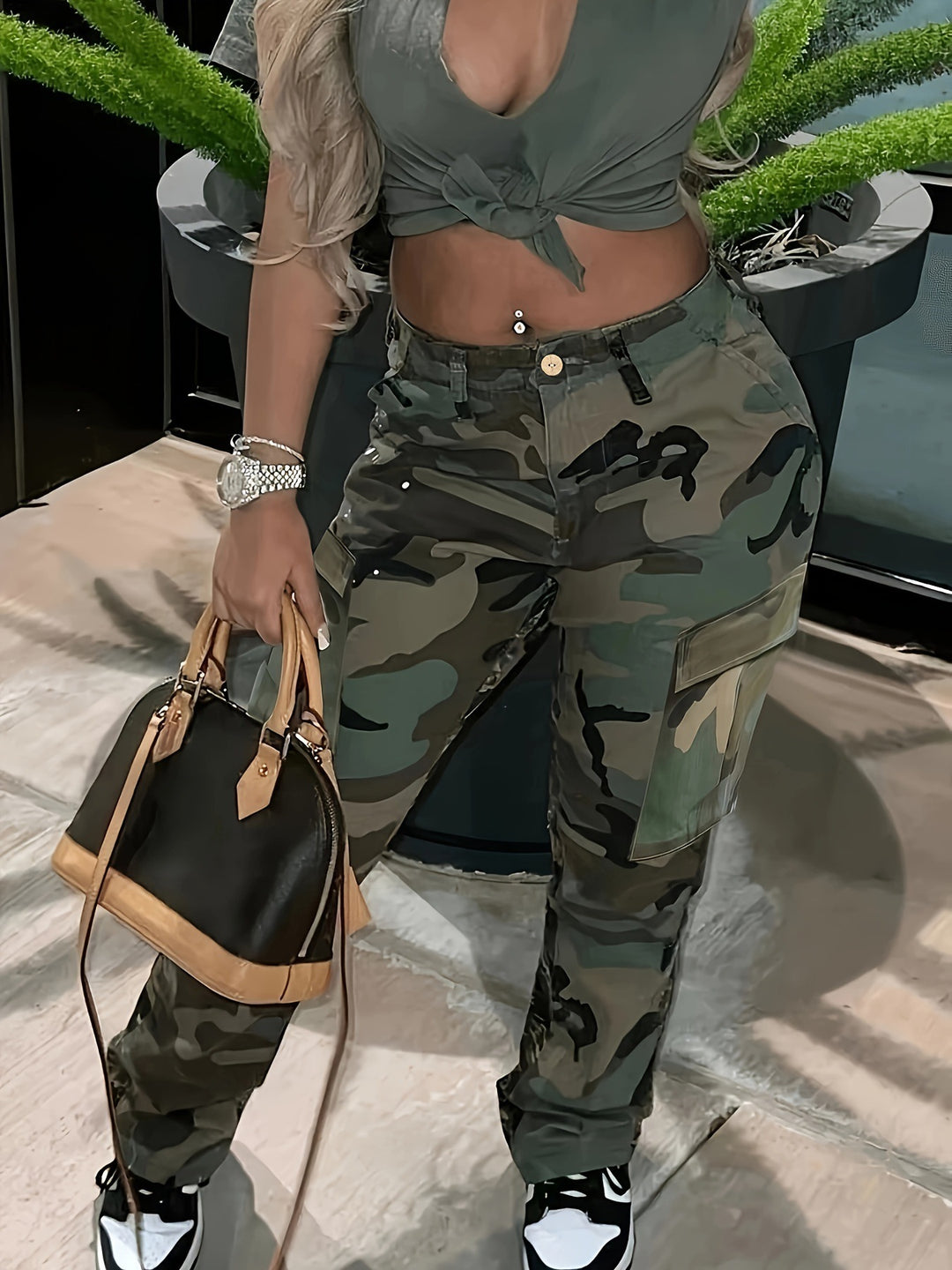 Damen Cargohose mit Camouflage-Muster und praktischen Taschen EB