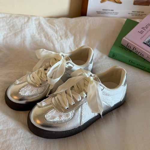Damen modische Sneakers mit edlem Satinband EB