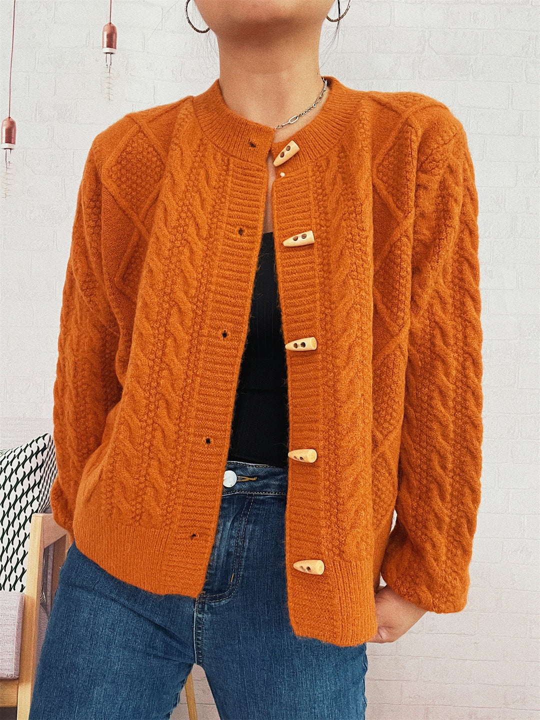 Damen Strickjacke mit dekorativen Knöpfen und strukturierter Webart EB