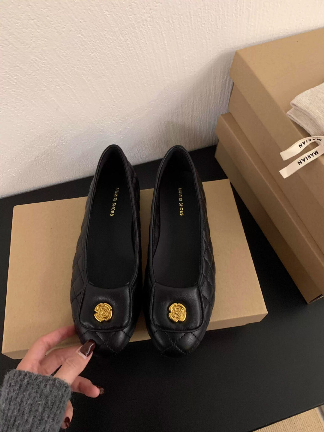 Damen elegante Ballerinas mit klassischem Schnitt und trendiger Zierborte EB