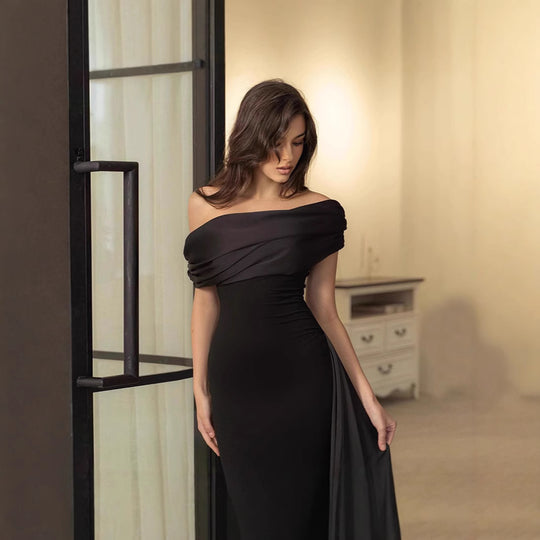 Damen Abendkleid mit elegantem Off-Shoulder-Design und figurbetontem Schnitt EB
