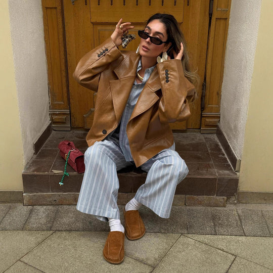 Damen Kunstlederjacke im oversized Stil mit strukturierten Details EB