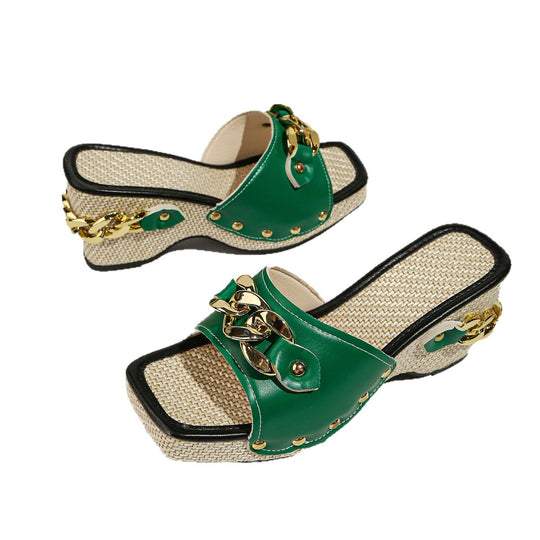 Damen Glamouröse und elegante Wedge-Sandalen mit dekorativen Ketten und Nieten EB