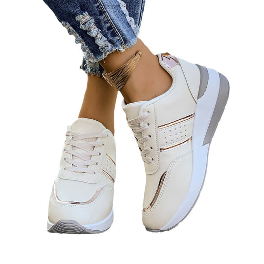 Damen nan City-Sneaker mit gedämpfter Keilsohle, gepolstertem Komfortfußbett und eleganten Metallic-Details EB