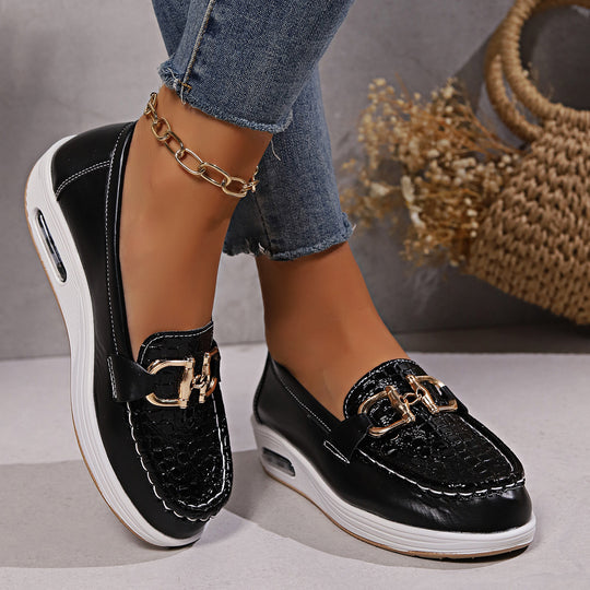 Damen nan modische Plateau-Slipper Loafer mit Krokoprägung, gepolstertem Komfortfußbett und goldener Zierkette EB