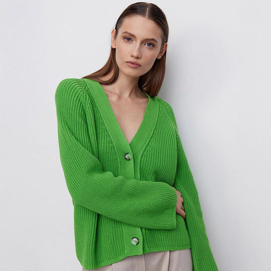 Damen Strickjacke mit großem V-Ausschnitt und Knopfverschluss EB