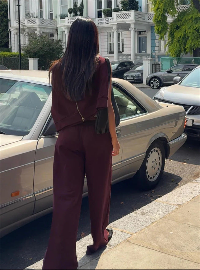 Damen gekürztes Kapuzen-Sweatshirt mit Oversize-Ärmeln und high-waist Wide-Leg Freizeithose Eichborn Berlin