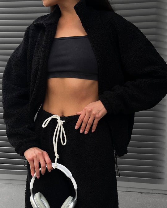 Damen Teddy-Fleece-Loungewear Set mit halbem Reißverschluss elastischem Tunnelzugbund und weitem Bein Eichborn Berlin