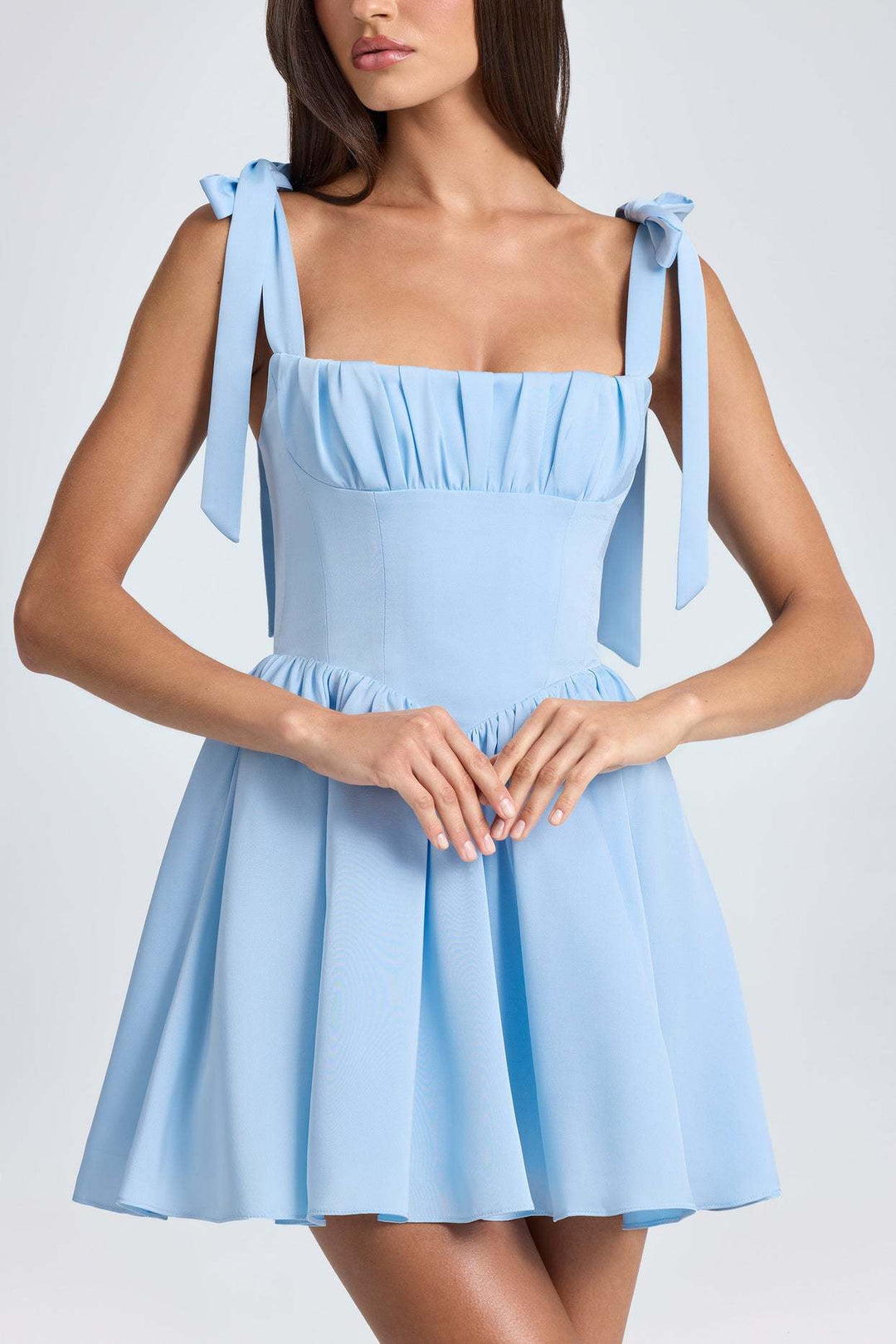 Damen Verspieltes Kurzkleid mit zarten Schleifen-Trägern und gerafftem Rock EB