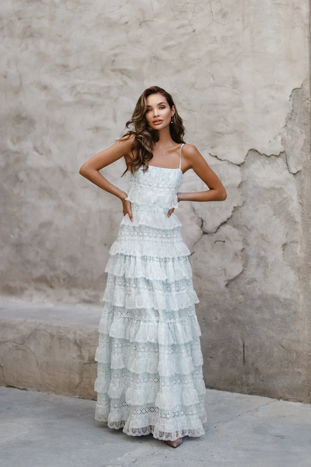 Damen Maxikleid mit floralen Rüschendetails und Spaghettiträgern EB