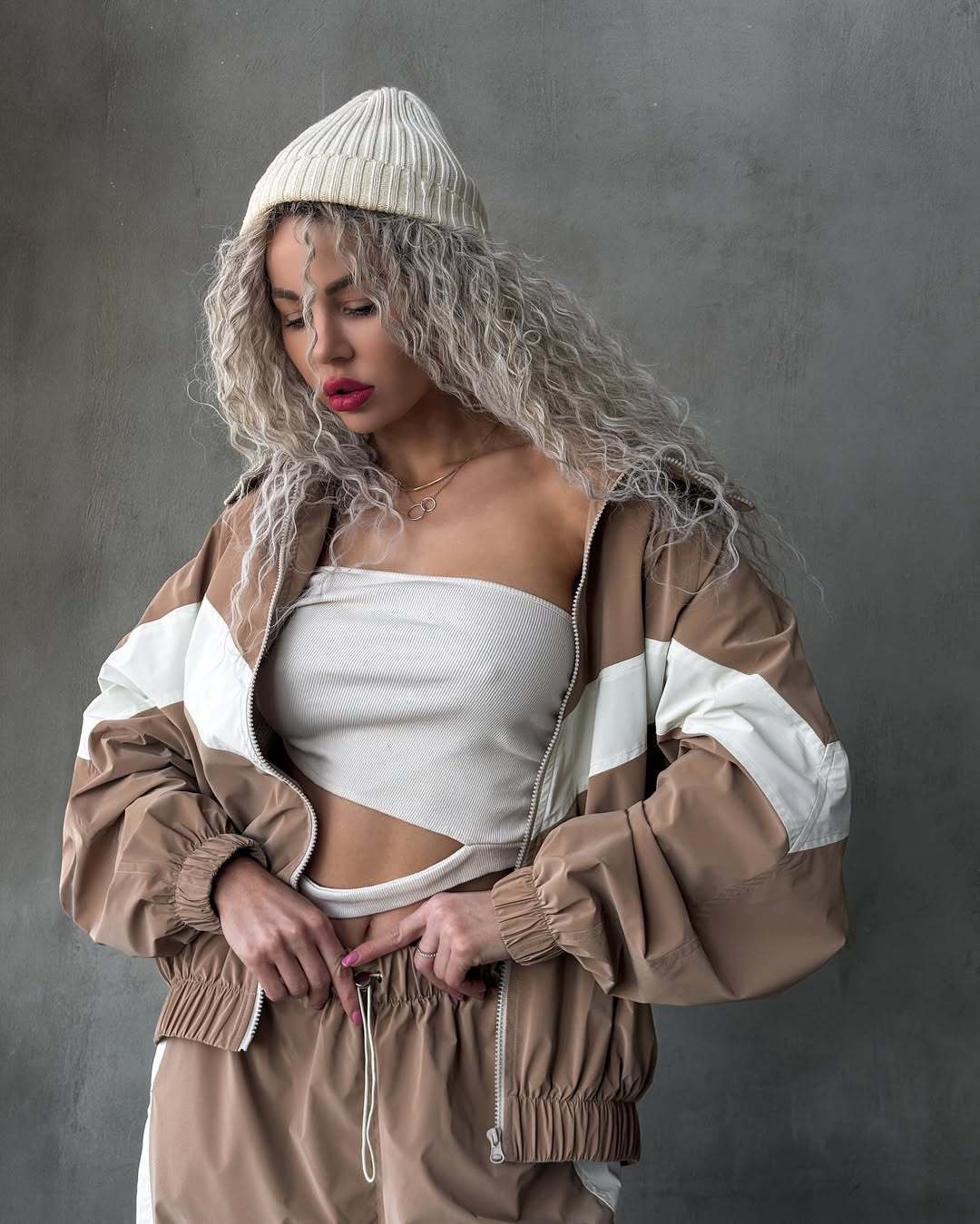 Damen Zweiteiliges Oversized Windbreaker-Set mit Kontraststreifen, Elastischem Saum und Tunnelzughose EB