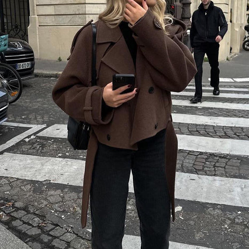 Damen Modischer Kurz-Trenchcoat mit großzügigen Klappentaschen und tailliertem Schnitt EB