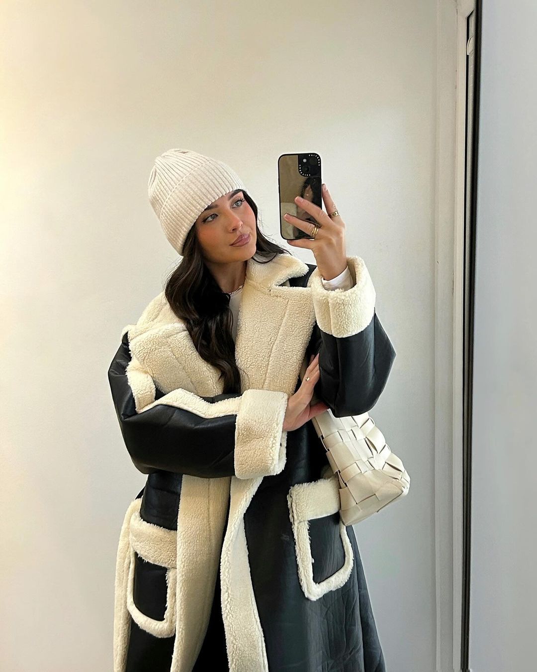 Damen Oversized Kunstfelljacke mit Taschen und elegantem Schnitt EB