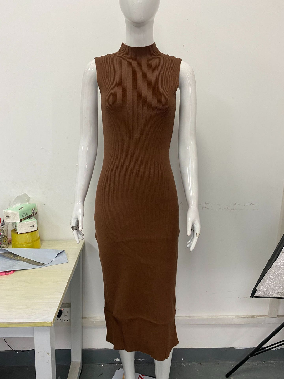 Damen-Turtleneck-Maxikleid aus elegantem Rippenstrick EB