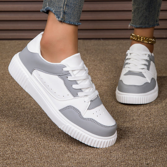 Damen nan niedrig geschnittener Sneaker mit geriffelter Profilsohle, gepolstertem Schaft und perforiertem Obermaterial EB