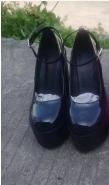 Damen Plateau-Pumps mit eleganter Doppelriemenführung und rutschfester Sohle EB