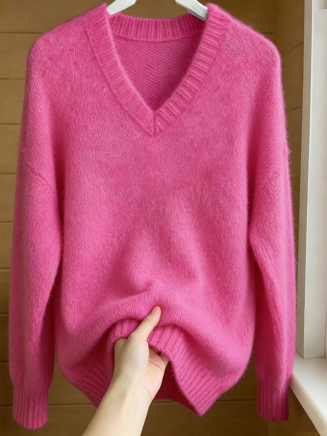 Damen Flauschiger Mohair-Mix Oversize-Pullover mit tiefem V-Kragen EB