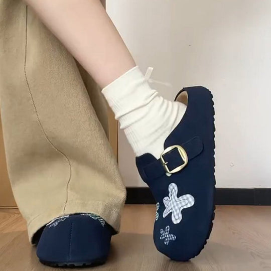 Damen Clogs mit stilvollem Schnallenverschluss und verspielten Applikationen EB