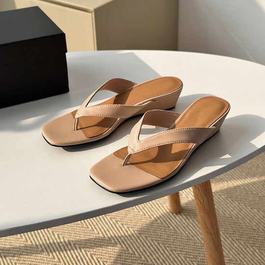 Damen Bequeme Wedgesandalen mit modischem Zehenstegdesign EB