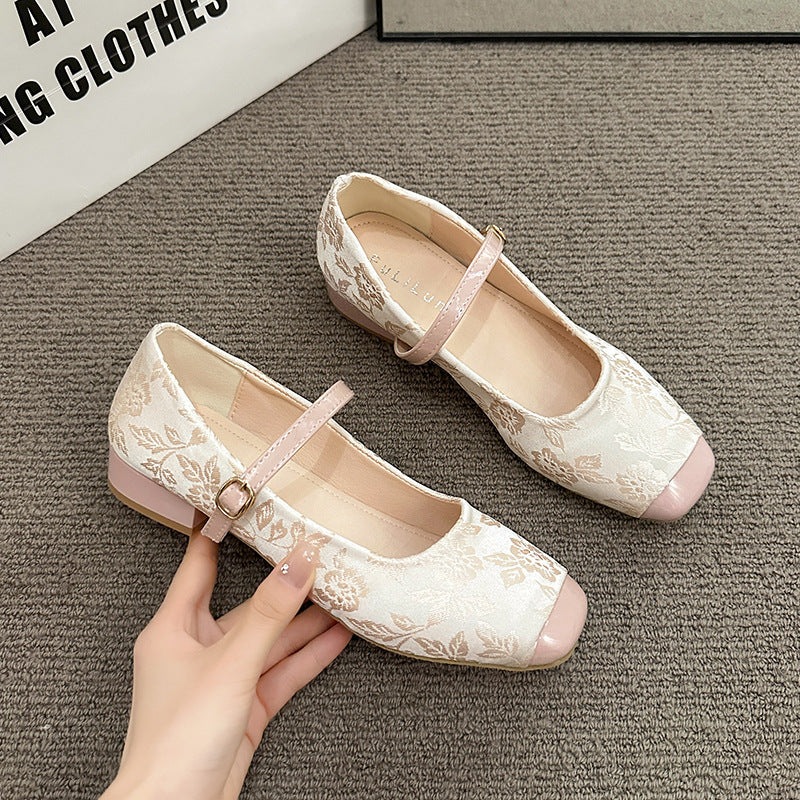 Damen Ballerina mit verstellbarem Riemen und glänzendem Zehenbereich EB