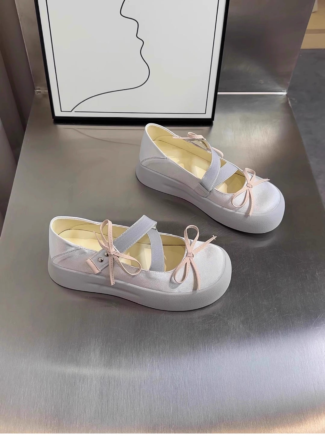 Damen komfortable Ballerinas mit farblichen Akzenten und elastischen Riemen EB