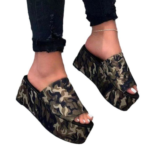 Damen Plateau‑Mules mit offenem Zehenbereich und Camouflage‑Print EB