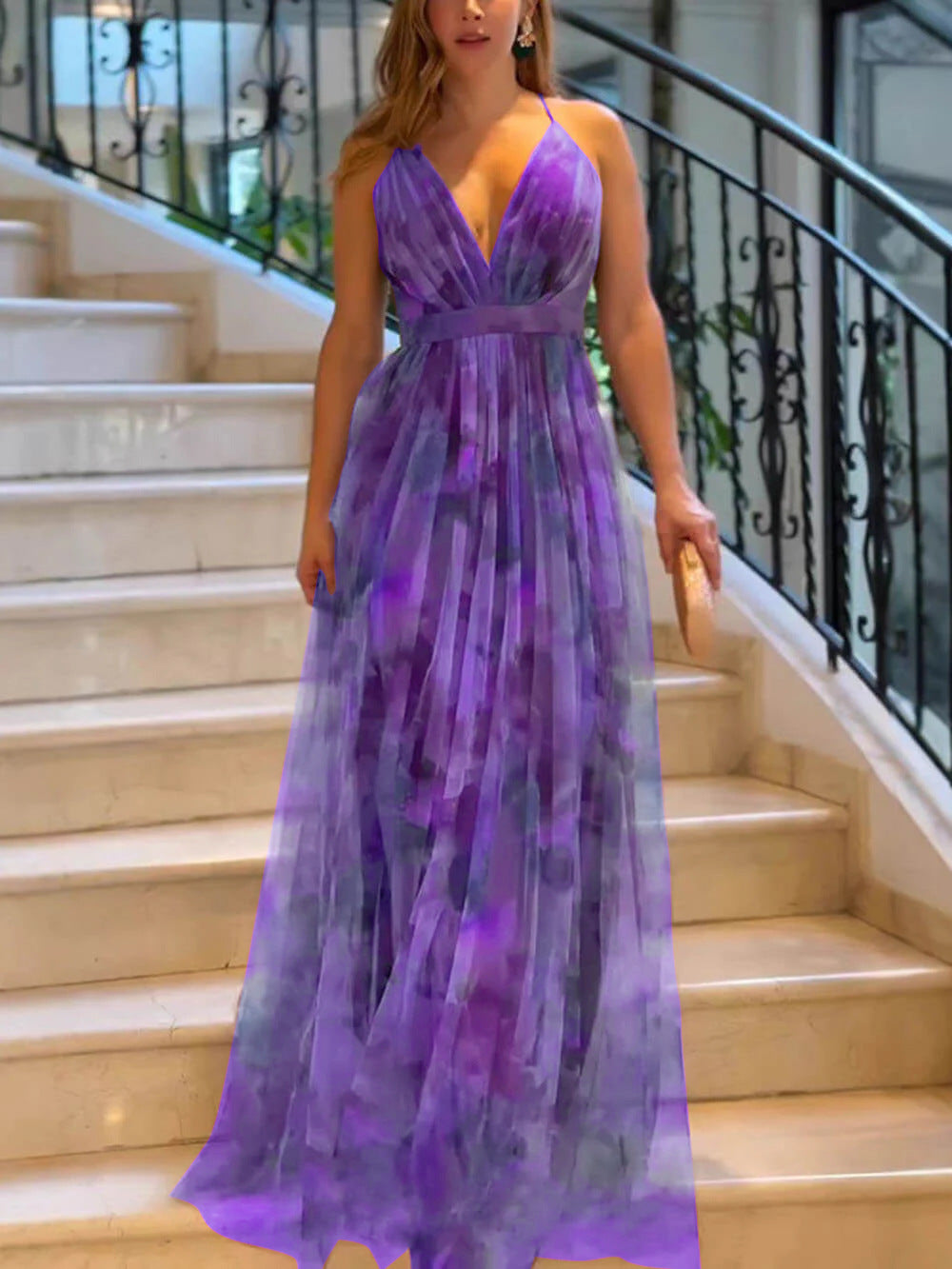 Damen Elegantes Maxikleid mit tiefem V-Ausschnitt und luftigen Stoffschichten EB