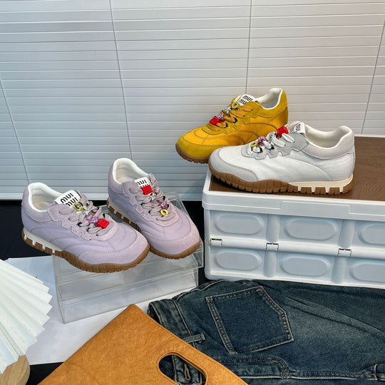 Damen modische Sneakers mit einzigartigem Schnürsystem und bequemem Fußbett EB