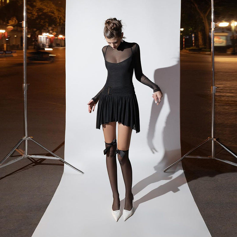 Damen Mini-Raffkleid mit transparenten Ärmeln und tailliertem Design EB