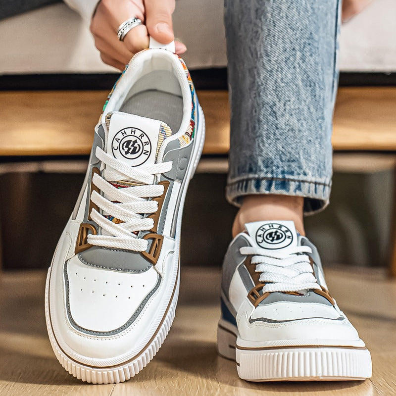 Herren stylische Plateausneaker mit gepolstertem Schaftkragen, geprägten Overlays und griffiger Plattformsohle EB