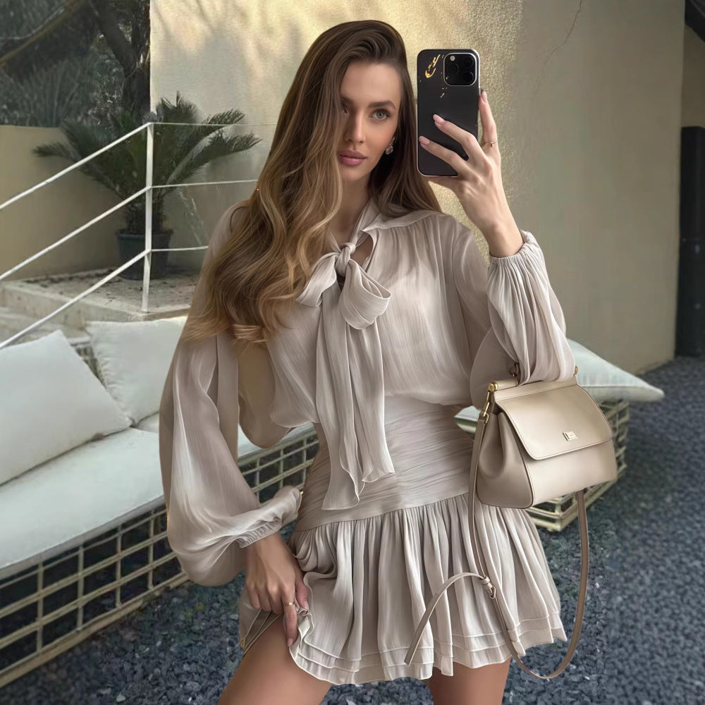 Damen Verspieltes Chiffon-Kleid mit schleifenverziertem Ausschnitt und weit geschnittenen Ärmeln EB