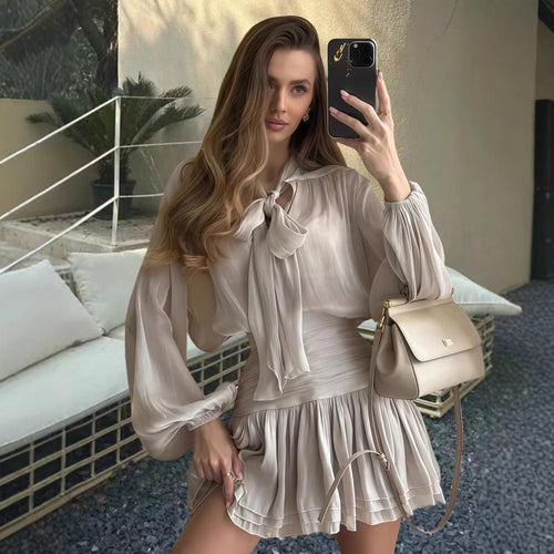 Damen Verspieltes Chiffon-Kleid mit schleifenverziertem Ausschnitt und weit geschnittenen Ärmeln EB