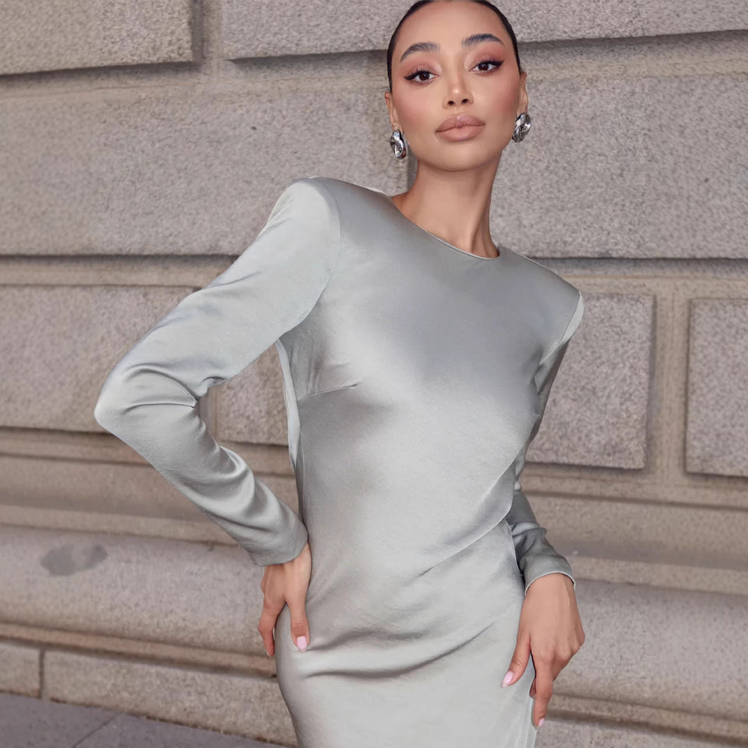 Damen Elegantes Langarmkleid mit glänzendem Satin-Obermaterial und figurbetonter Silhouette EB