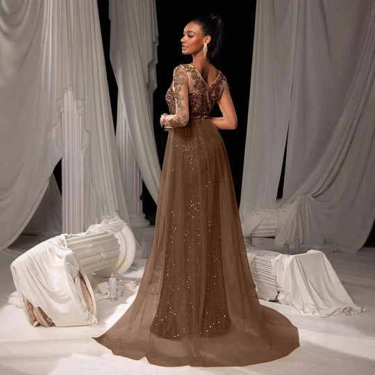 Damen Glamouröses Abendkleid mit schimmerndem Spitzenoberteil und fließendem Tüllumhang EB