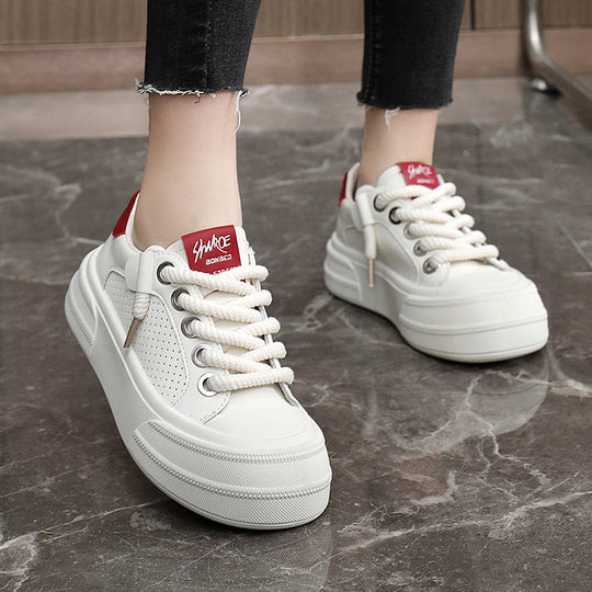 Damen Freizeitsneaker mit perforiertem Obermaterial und modischem Design EB