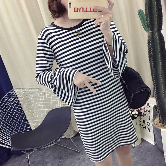 Damen gestreiftes Minikleid mit voluminösen Ärmeln EB